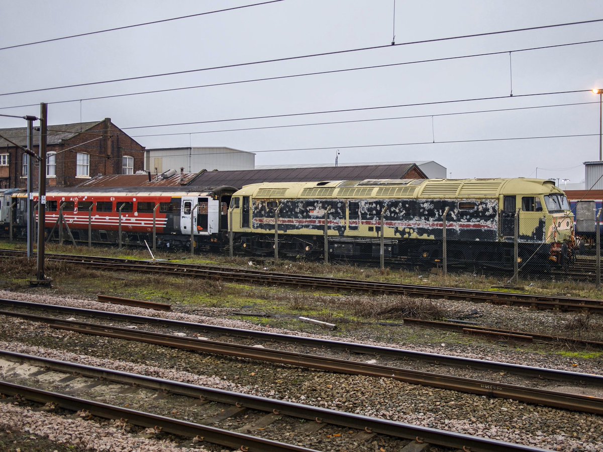 Rail_Photter's tweet photo. 47703 with the slight remains of its Fragonset livery outside Wabtec works at Doncaster. 29/12/19 https://t.co/3mQKGaOova