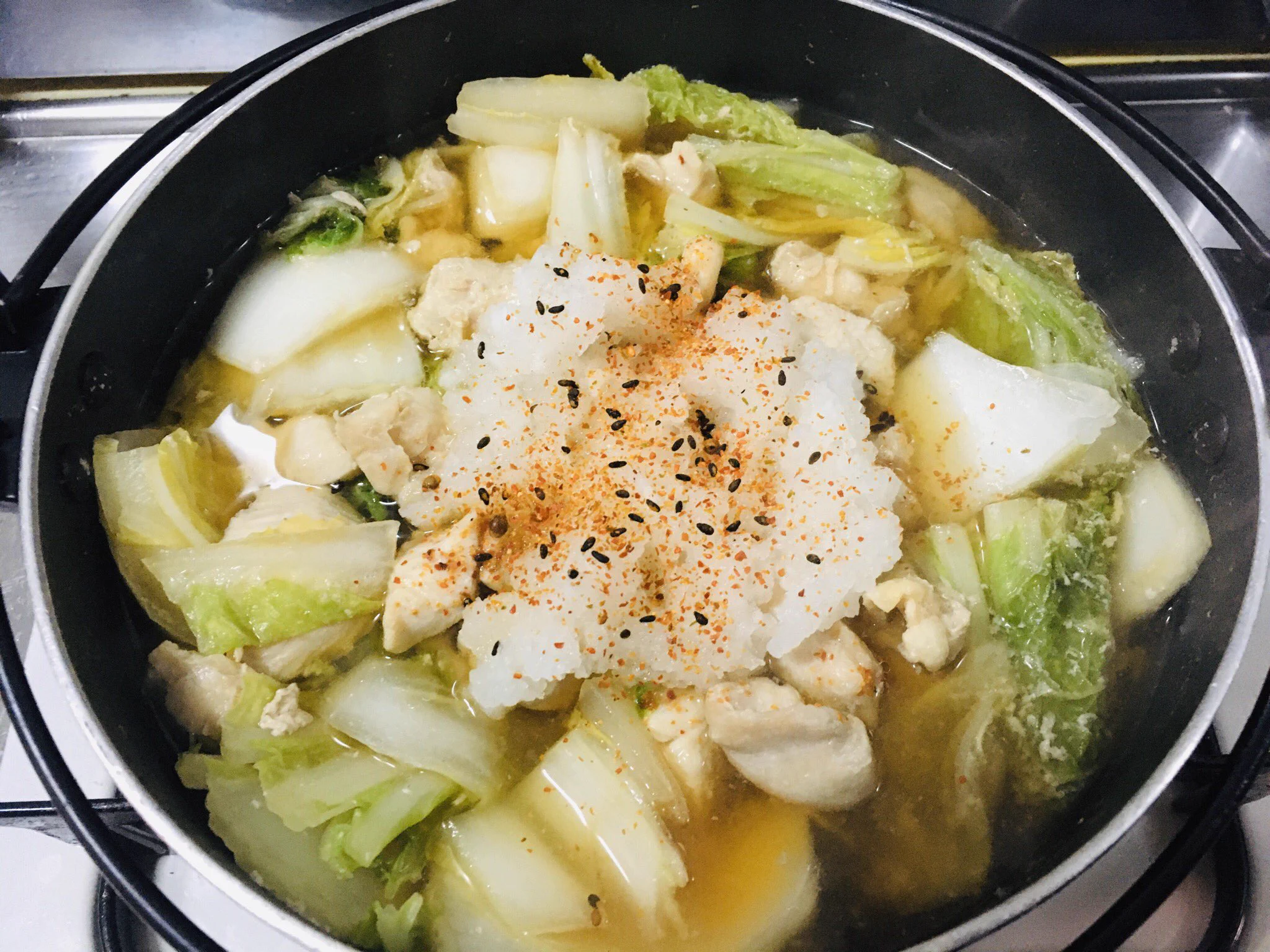 作りました！
土鍋が無くて、すき焼き鍋なので写真が映えませんが😅
本当に簡単で美味いー！😋  