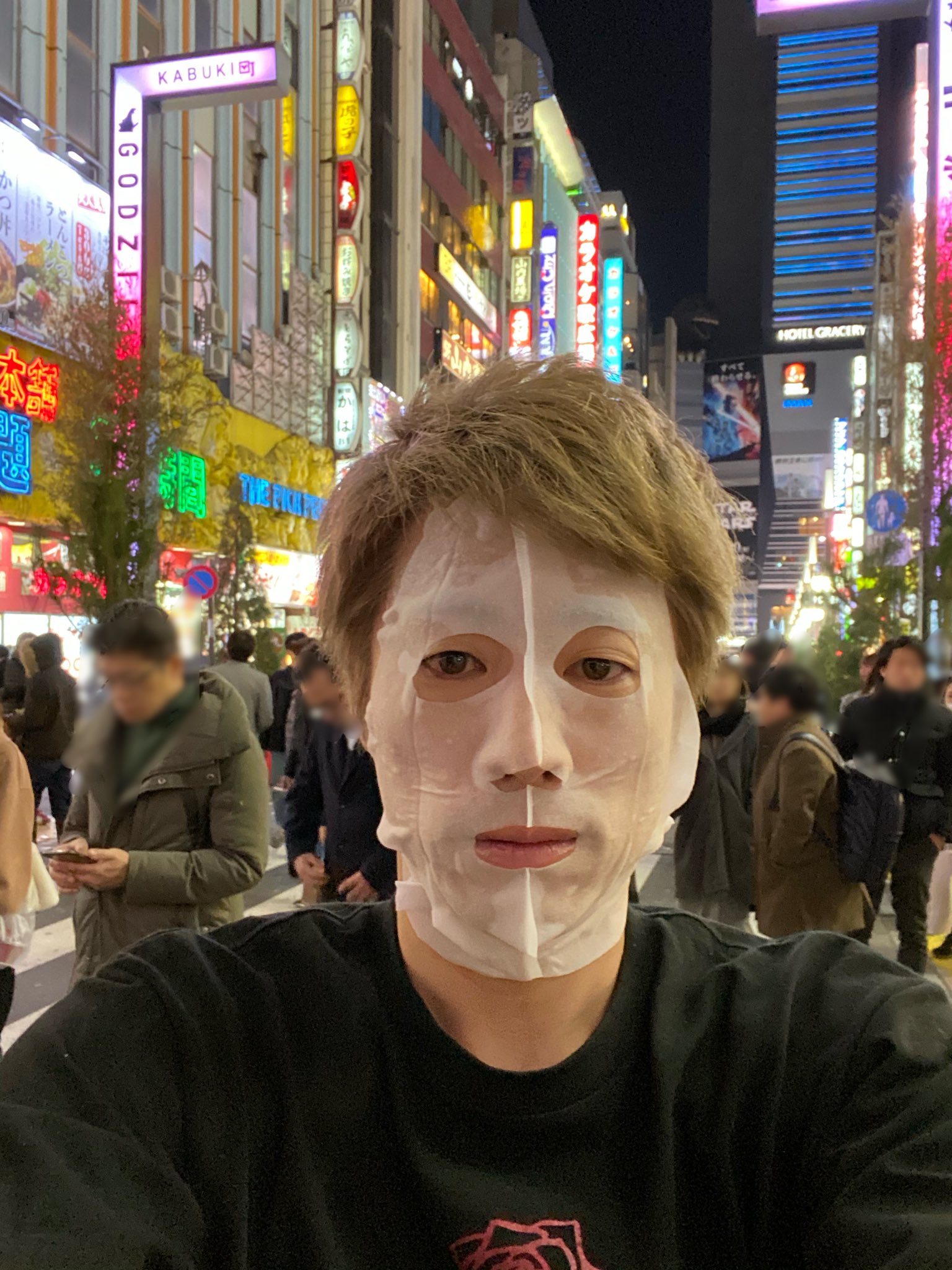田村淳 変装 芸能人の方へ 忘年会シーズンに沢山の人がいる場所に行くと顔 バレして 周りに迷惑をかけてしまうことありますよね 帽子と口だけ隠すマスクだと逆に芸能人っぽくなってしまい見つかるので 思いきってフェイスパックで顔を全部覆ってしま