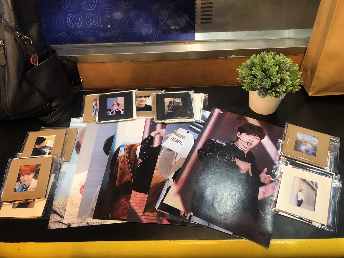 BeMyWinter1225's tweet photo. (💌) NOTICE

ตอนนี้ทางทีมงานนั่งอยู่ที่ร้านBubbleZสยามวัน สามารถมารับรูปได้ถึงเวลา18:00น.นะคะ

โปสเตอร์A4 1 รูป
เซ็ตรูปเล็ก+สติกเกอร์ 1 เซ็ต

โดยเลือกรับอย่างใดอย่างหนึ่งเท่านั้นค่ะ

🎅🏻🎄
—
#BeMyWinter1225
#임영민 #LIMYOUNGMIN #อิมยองมิน https://t.co/iZOrCK8j3s