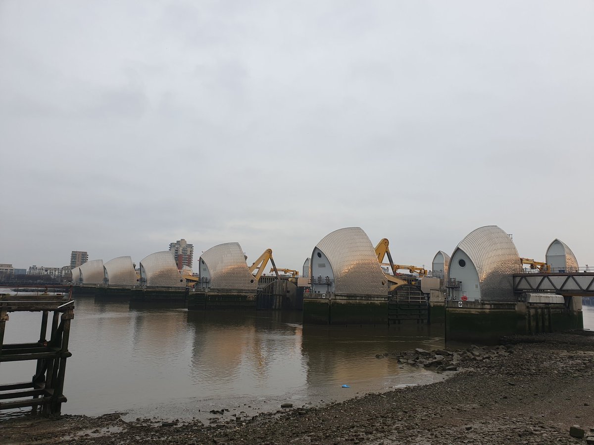 rungymwine's tweet photo. Morning run along the Thames geeking out at the barrier https://t.co/X6H3DFXIQF