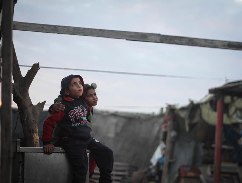 Lawyer_RWP's tweet photo. The suffering of Palestinian refugees is evident in the winter and the tragedy is exacerbated by the arrival of Air depressions, especially in the slums and marginalized areas, so that winter becomes a heavy guest in the Gaza Strip.

#Palestine #Winter  #everydaygaza #gaza https://t.co/jBZ2s9NMp4