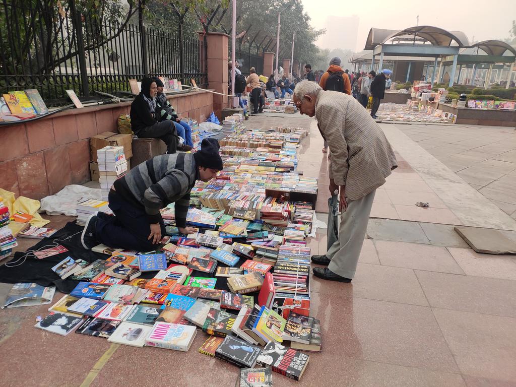 destiny4396's tweet photo. “Age is no barrier. It is a limitation that you put on your mind.”. If you really want to pursue a dream, don’t allow AGE to be the excuse.

I met two 80 plus young minds at #bookmarket. They haven't missed a Sunday in 30 years.
#knowledge
#learning
#Delhi
https://t.co/9IKQTtAM4y https://t.co/fexAAQT6Pb