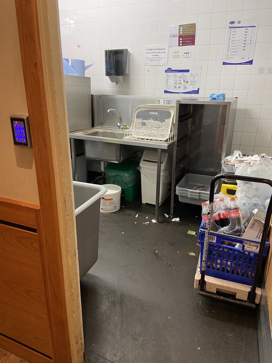 ca55iebennetto's tweet image. Think you need a spring clean @CostaCoffee kitchen door left open for all to see.  This looks rank 🤢@intuTrafford costa in next #hygiene #dirtysink #dirtycoffeeshop