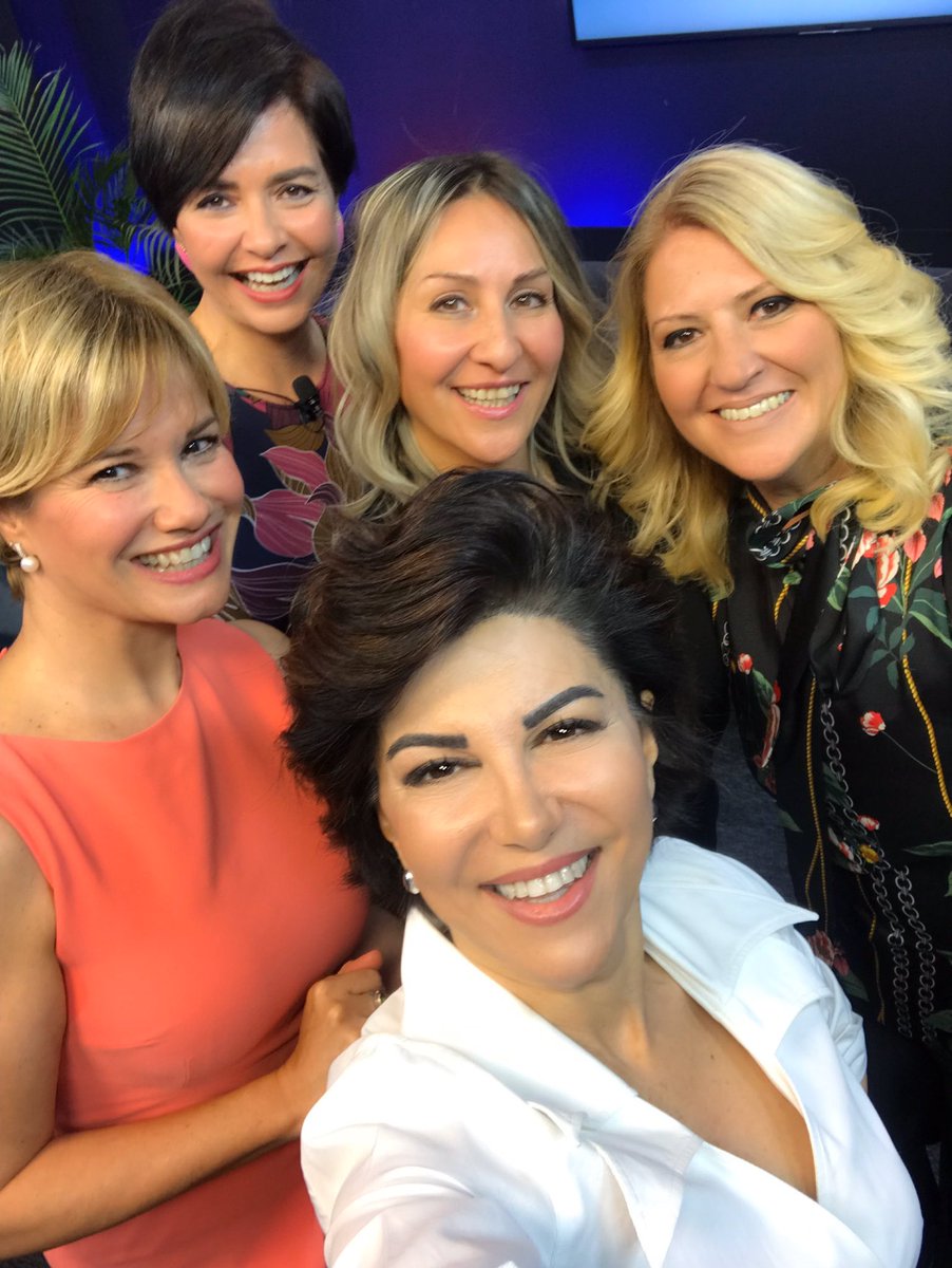 Beşimiz birlikte
🌹🌹🌹🌹🌹 
İşte, kadın dayanışması
👍👍👍👍👍
İnanın, bu ülkeyi de iyi insanların birlikteliği kurtaracak
🙏🙏🙏🙏🙏

#güçlükadınlar #cesurkadınlar 
@MFigarotr <a href="/Tuluhantekeli/">Tuluhan Tekelioğlu</a> <a href="/OzlemGurses/">Özlem Gürses</a> <a href="/AysanEsra/">Esra Aysan Official</a> <a href="/ahuozyurt/">Ahu Ozyurt</a> #herşeyçokgüzelolacak #kadındayanışması #kadınıngücü