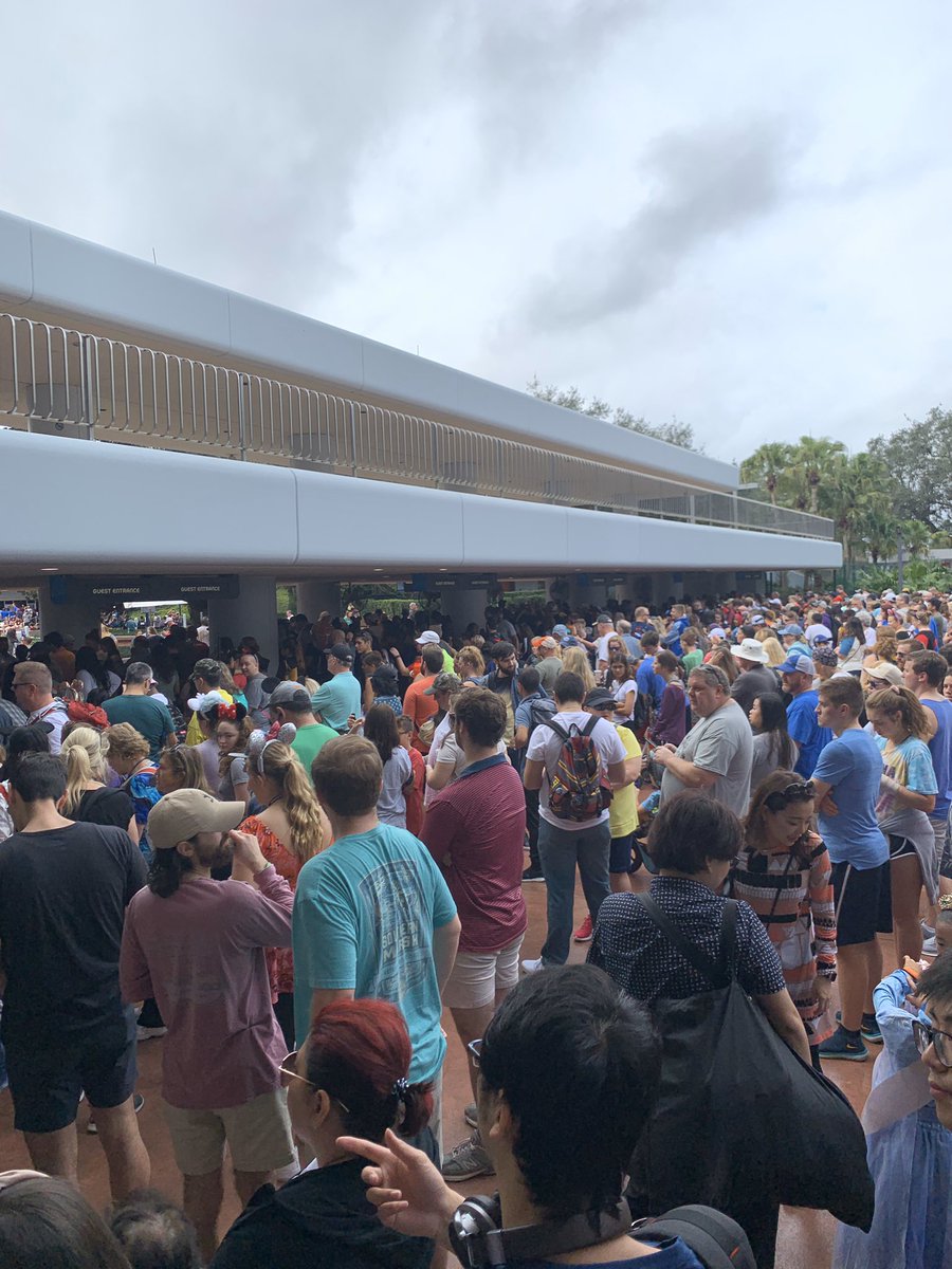 paulwirth's tweet photo. @DisneyEPCOT @DisneyParks Epcot Park entrance epic fail https://t.co/wtspxy9Hq3