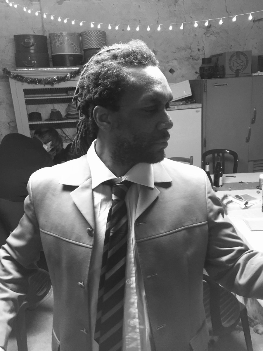 jr_lobe's tweet image. Stylus Tranquillum #élégance #dandy #style #dérision #ouf #christmas #noël #cravate