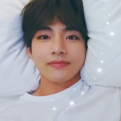 BTSLovez's tweet photo. A real life angel 
   A precious soul 

#HappyBirthdayTaehyung #HappyBirthdayMrLindo
#HAPPYVDAY #BornToVLoved https://t.co/G0DYOFjRNr