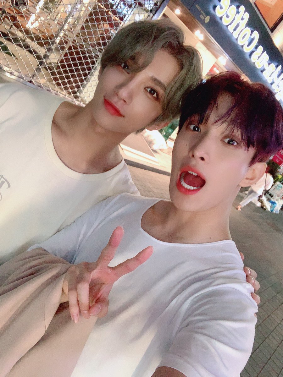 [17'S 도겸] 슈아 형 생일 축하해💕 
우리의 젠틀맨 조슝~
오늘 좋은 하루를 보냈음 좋게따아😆
항상 행복만 가득하고 좋은 생각 많이 하자
사랑해 우리 슈아 형❣️