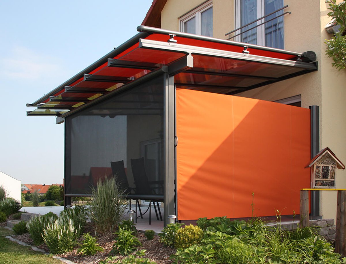 ErhardtUk's tweet image. RED | Invite color into your garden, while keeping the sun and wind out with the Erhardt WSW retractable sidescreen. Configure yours here: bit.ly/2S0ggUs #Erhardt #awning #sidescreen #shade #protection #windscreen #colourful #madeingermany #design #lifestyle