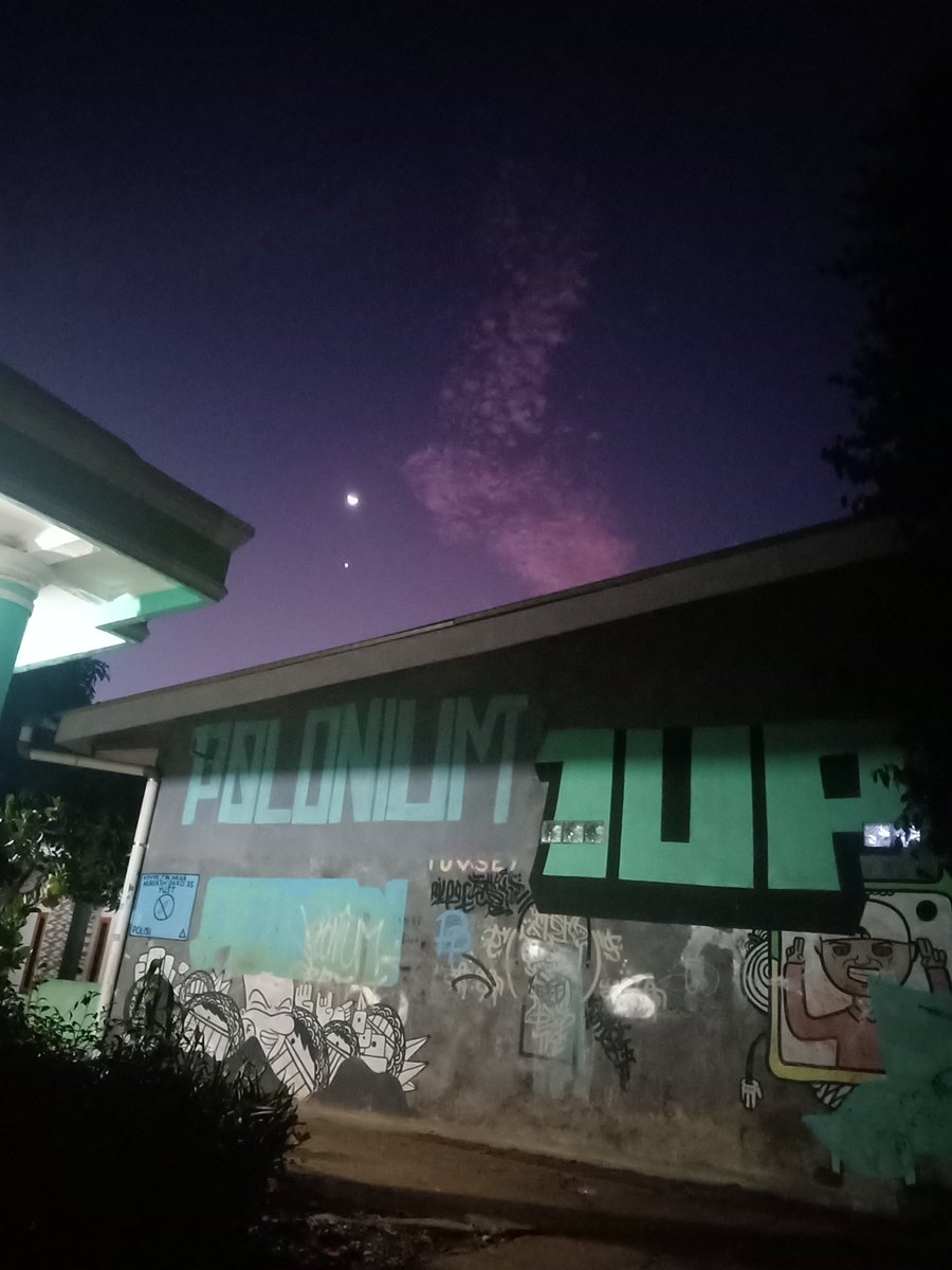 destanadaaa's tweet photo. Di belakang rumah tempat biasa main layangan https://t.co/Qrp5R29pFY