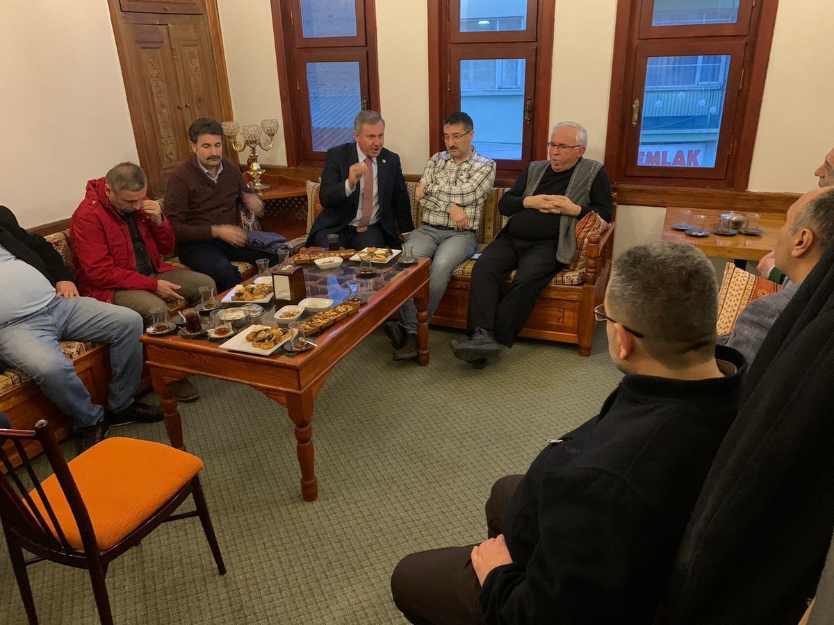 Gelecek Partisi Kurucular kurulu ve disiplin kurulu üyesi Rumi Bekiroğlu ve Çorum Dostları üyeleri ile Gelecek Partisi Genel Başkan yardımcısı Ayhan Sefer Üstün bey ve bendeniz Çorum ve Türkiyemizin GELECEĞİNİ GÖRÜŞTÜK.Gelecek huzur,refah ve özgürlükle gelsin...