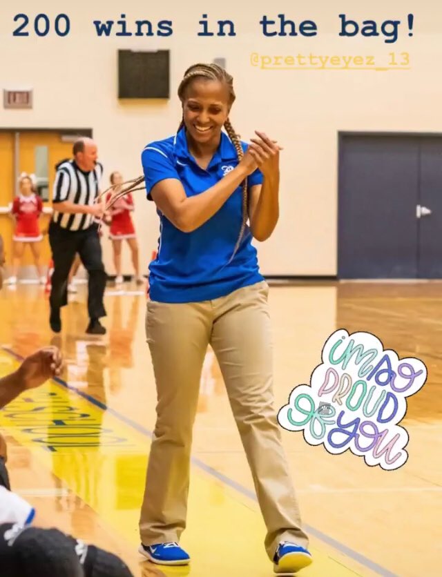 sportsguymarv's tweet image. Major shoutout to former @FVSU WBB standout @mariamangram (Brunswick HS Lady Pirates) for earning @OfficialGHSA win number 200 of her career! What an amazing accomplishment! Wishing her many more!💙💛💙💛🏀2️⃣0️⃣0️⃣