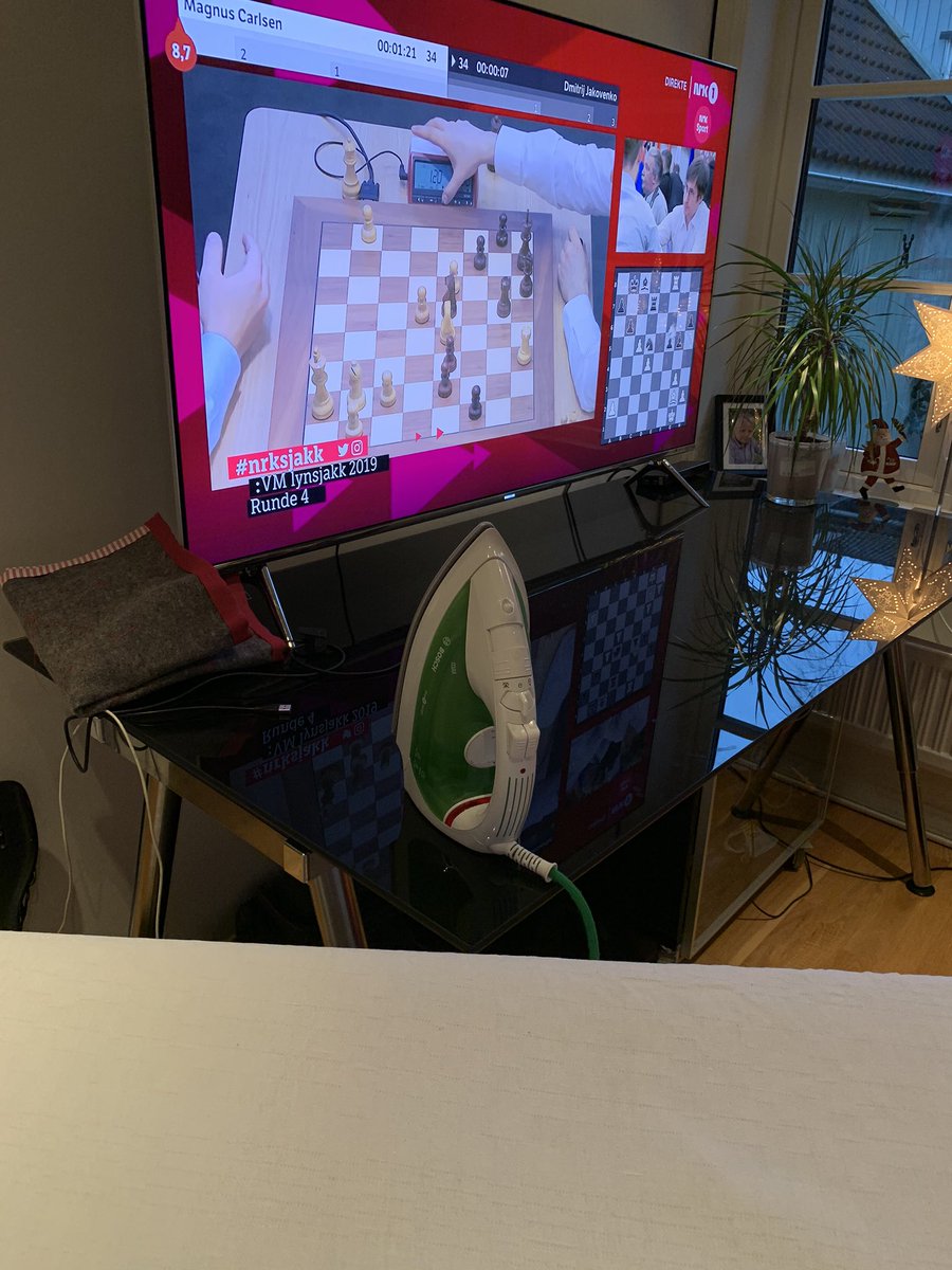 MariFaaberg's tweet photo. Aldri for sent! Takk til @NRKsjakk for at jeg endelig fikk tatt sølvpussen og støket finduken. Heia Carlsen! #nrksjakk #ikkepeilingmensitterklistret https://t.co/cGsm6kJnL1
