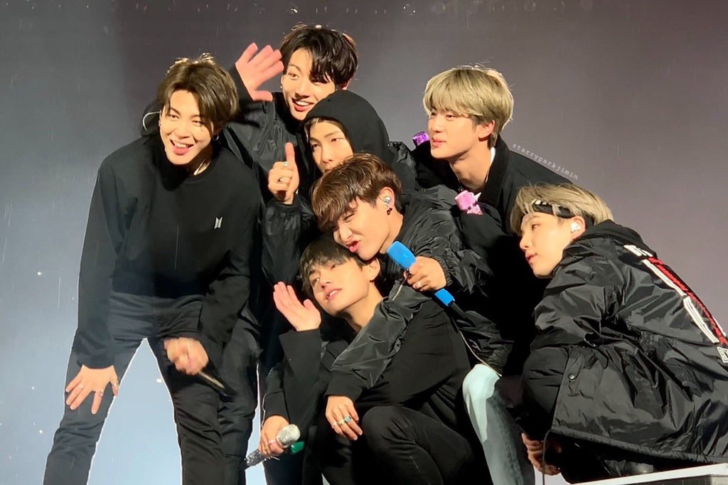 iiluvbts's tweet photo. @noonasheart_ @iron_jungoo @BTS_twt My fave photo of my boys. I wish y'all happoness and more blessings to come. Stay healthy and take care of yourselves always!! I purple u💜💜💜 @BTS_twt #Hello2020withBTS https://t.co/dzHKL9jfKe