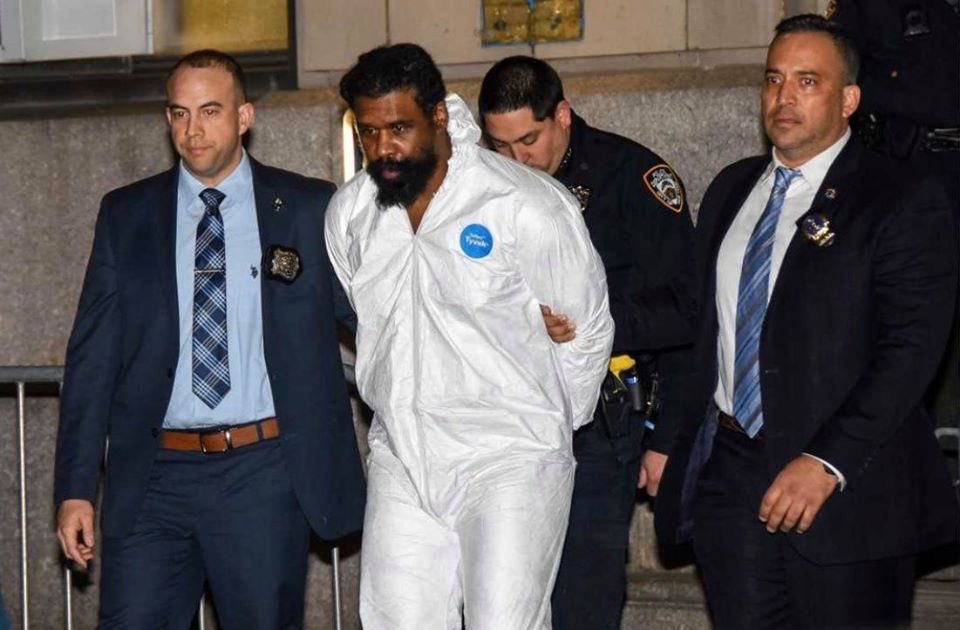 AreLooney's tweet photo. @ericbolling @realDonaldTrump @andrewcuomo @BillDiBlasio Suspect in custody https://t.co/gMO8OahpYo
