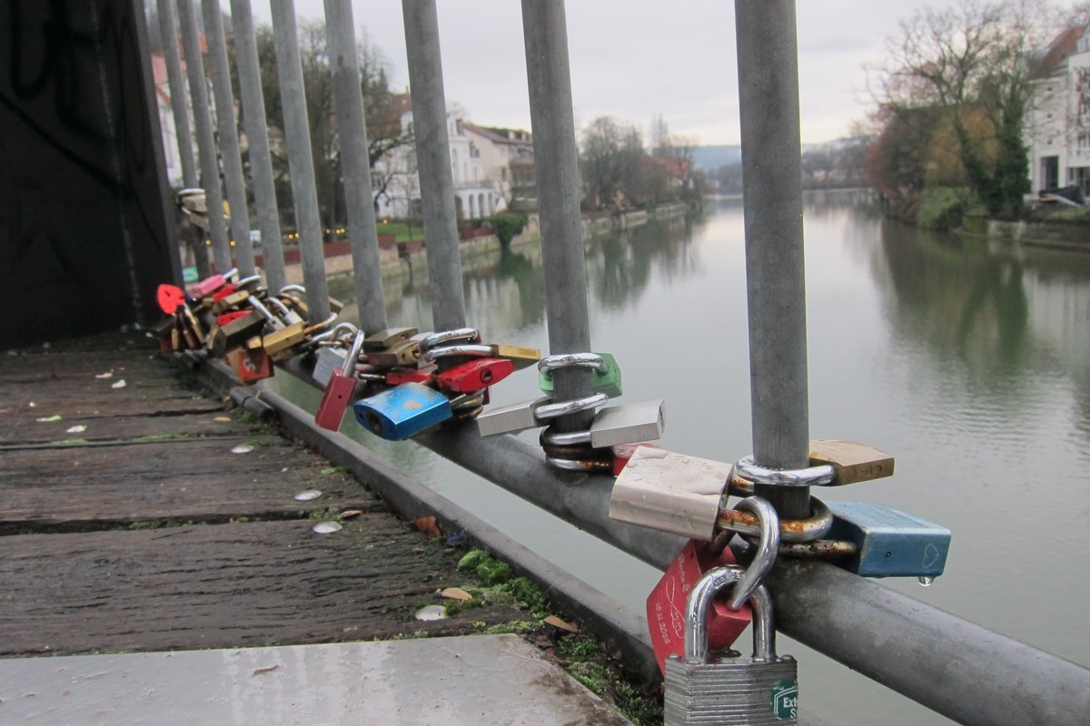 Danke allen 236  Followern, die mir 2019 auf Twitter die Treue gehalten haben. Leider sind meine Bemühungen mehr Menschen aus Tübingen für Twitter zu begeistern kläglich gescheitert. Weil „Trump“ dort auch ist. Dagegen bin ich leider machtlos. 
Alles Gute  für 2020!