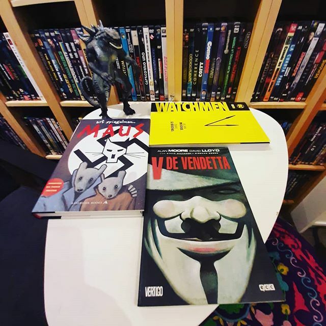 popgrama's tweet photo. #comics #watchmen #vforvendetta #maus #artspiegelman #alanmoore https://t.co/nTgnWLernq https://t.co/Uo8VkbYNgE