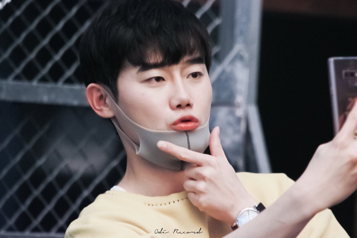 ODIRECORD's tweet photo. 191229 #전설의리틀농구단 수원
#유승현 배우님 퇴근길 https://t.co/b980dgan8r