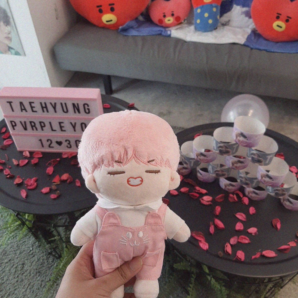 kimflwrs's tweet photo. really enjoyed my time today at #WinterVante and #pVrpleyou1230! both cafes were decorated so beautifully! thank you admins of @PVRPLEYOU1230 and @wintervanteday for hosting the events! thank you @princxss_iqah and @kooshero for spending the day with me! 😊💜 https://t.co/oM0oIiBAq9