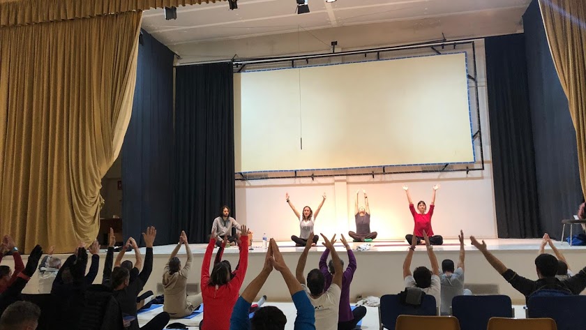 YogaRaizONG's tweet photo. Pero también a los medios de difusión nacional, igualmente cercanos e intereados en mostrar el poder del yoga en la cárcel. @larazon_es @andaluciainf @LaVanguardia  https://t.co/Lq35Auyr5S https://t.co/wl5Sds9Vra https://t.co/rfK8FEo2iM https://t.co/MbyO4WW4Ty