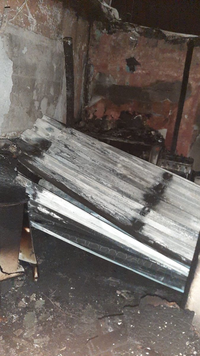 rodriestevezm's tweet photo. A mi hermana mayor se le incendio su casa, todo lo que es muebles, ventanas, electrodomésticos todo lo perdieron, les agradezco si saben de alguien o tienen alguna donación, cualquier ayuda es bienvenida! https://t.co/piAJvSF0Vc