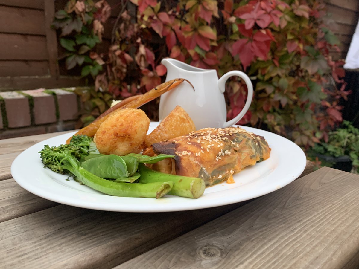 🍽️Nora's Kitchen🍽️ 
Serving till 6pm
#roastdinner #sundayroast 
#veganroasts #sundaylunch
#roast