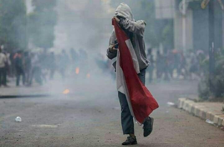 yogi_adisyah's tweet photo. Masih inget Dede Lutfi Alfiandi? Pelajar yang ikut aksi dan membawa bendera merah putih yg kini ditahan 7 tahun penjara? Coba bandingkan dengan anak pejabat yang melakukan penembakan terhadap kontraktor dan CUMAN DIHUKUM 2 BULAN PENJARA!
#Reformasidikorupsi https://t.co/pvMQYkC22F