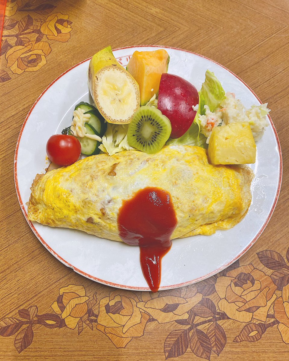 鴨 秩父 殆どの室内がおばあちゃんの家の香りがして幸せ パリー食堂では店主のおじいが猫とテレビを見ていてピザーラのcmが流れた後おじいが猫に ピザだって 美味しそうだねぇ とすごく小さい声で話しかけたのを聞き逃さなかった