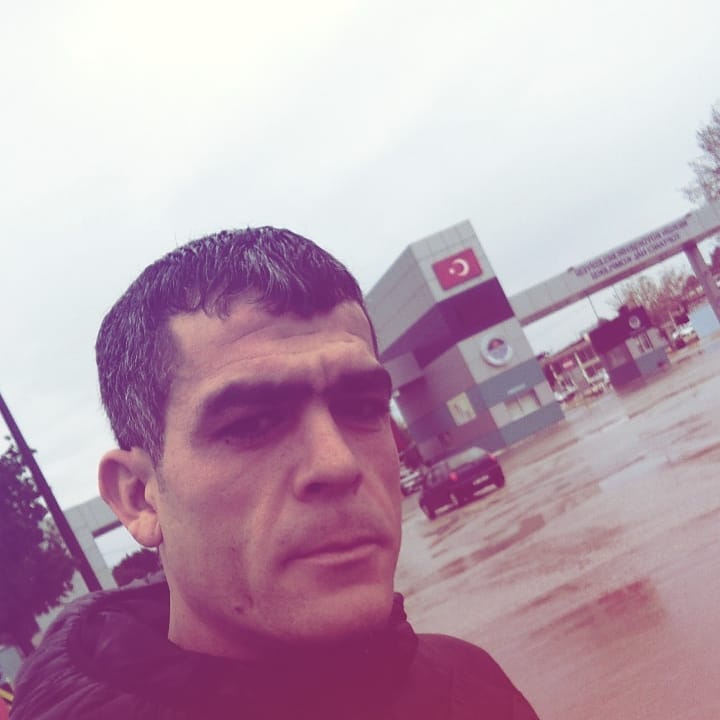 Bir fincandaki kahve gibidir hayat. Bazen tatlı bazen değildir. Önemli olan kahvenin tadı değil zaten, onu kiminle içtiğinizdir.