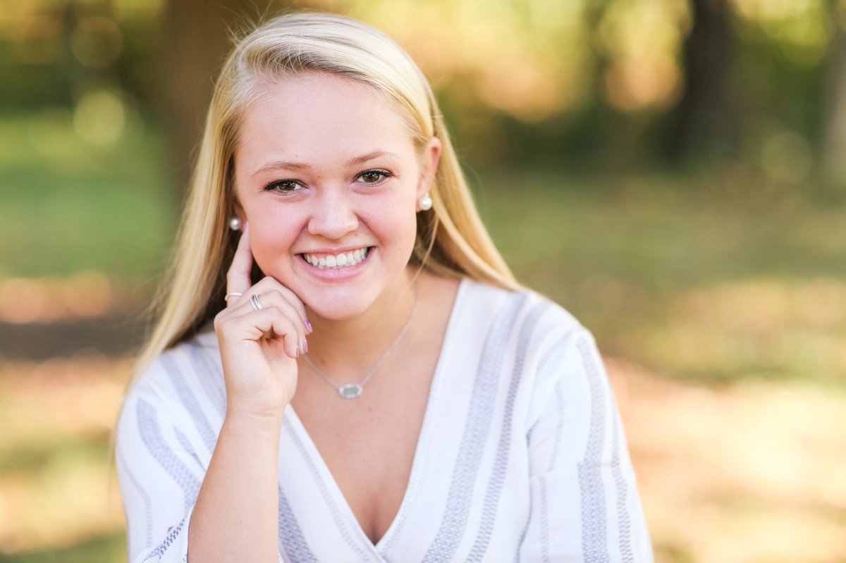 BarnesChrbar's tweet photo. Happy 1️⃣8️⃣th Birthday Mae!! We love you!! 🎂🎁🥳❤️@maeganbarnes6 https://t.co/9jTFtpaSkV