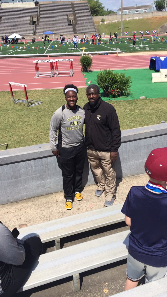 Rikkelle__'s tweet photo. the news i woke up to..im torn...💔 #RestEasyCoach 🤝 https://t.co/bPiEb0067B