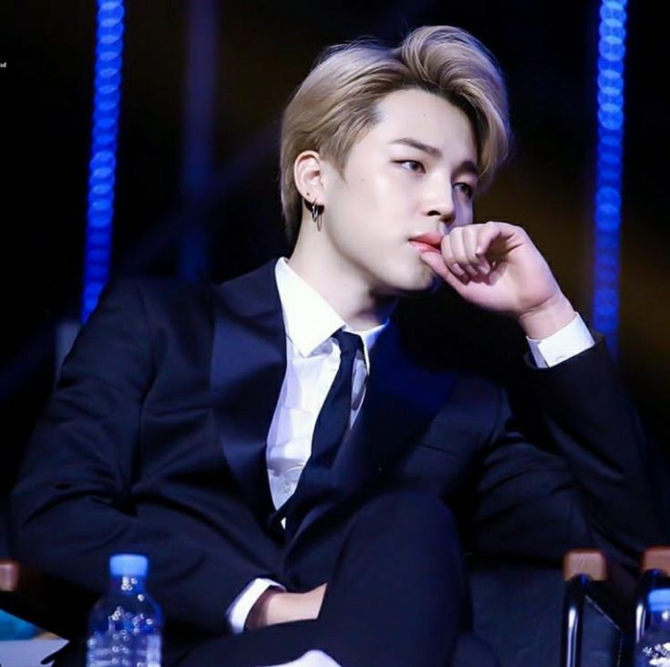 yoonminious's tweet photo. лять. да как это происходит??7?7 ты такой сидишь: о. мой милый пак чиминни uwu, а потом моргаешь и типо: д-да, мистер пак? https://t.co/8K0q6OiyRt