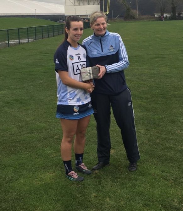 CamogieDublin's tweet photo. Dublin Camogie Chairperson Jenny Byrne presents Dublin Senior and #dubstar Aisling Carolan (SOPER) with the runner up medals. Full Time at Sport Ireland, Abbotstown
Dublin Camogie Dub Stars
Dublin : 1-14(17)
Dub Stars: 0-11(11) #dublincamogie #gaa #dubstars #camogie https://t.co/kjJmcpeLB4