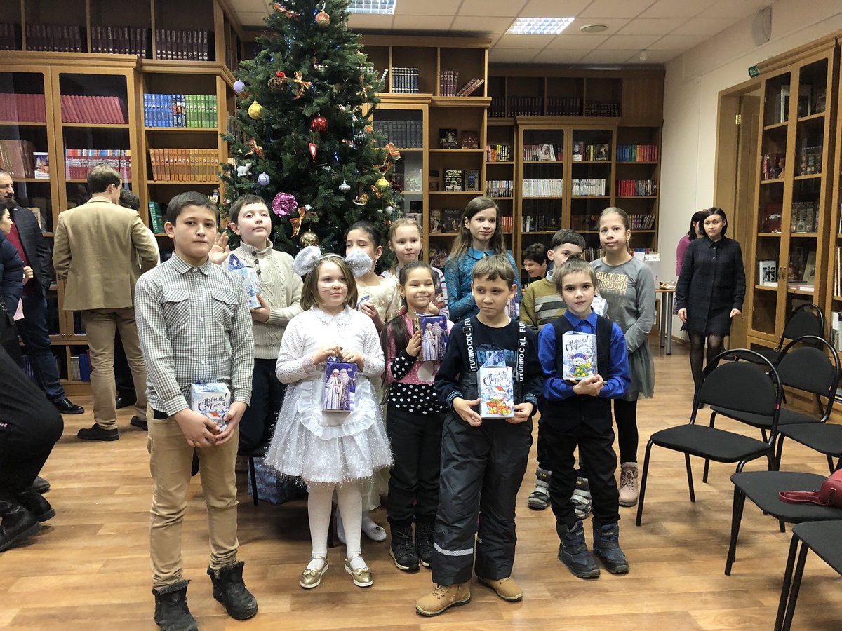 OMPSamRa's tweet photo. 28 декабря наш парламент завершил череду новогодних мероприятий и организовал ёлку для детей с ОВЗ в @spb_samara1970. Сладкие призы вручили детям депутаты @SamSovDep: @av_medvedev08, @ragimov063, @camapa1970, @Litvinenko_Vit, @OTiumina🎁🎄🎅🏼#СамарскийРайон #ОМПСамРайон https://t.co/ij0CFAqEpl