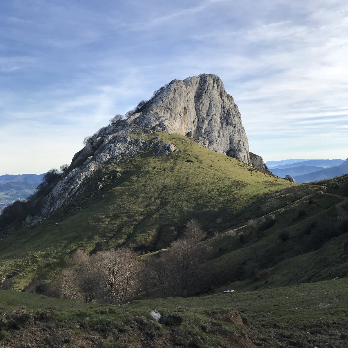 asieramezaga's tweet image. #StopMultitasking Mucho gris, verde, azul y marrón en #Urkiola #Mugarra #Araotz #Leungane y #Artatxagane
