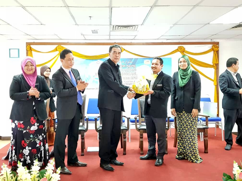 Mesyuarat Agung Koperasi Kakitangan JKR Negeri Terengganu disempurnakan oleh Pengarah Kerja Raya Negeri Terengganu Ir. Yusuf bin Abdul Ghani <a href="/yusufghani200/">تذكرة</a> 
<a href="/JKRMalaysia/">JKR Malaysia</a> <a href="/arkamaluddin/">Kamaluddin Abdul Rashid</a> <a href="/jasmi99203168/">jasmi</a> <a href="/Nuzulnisa/">Nuzulnisa Barudin</a> <a href="/fbjjkr/">Fauzi Junus</a>