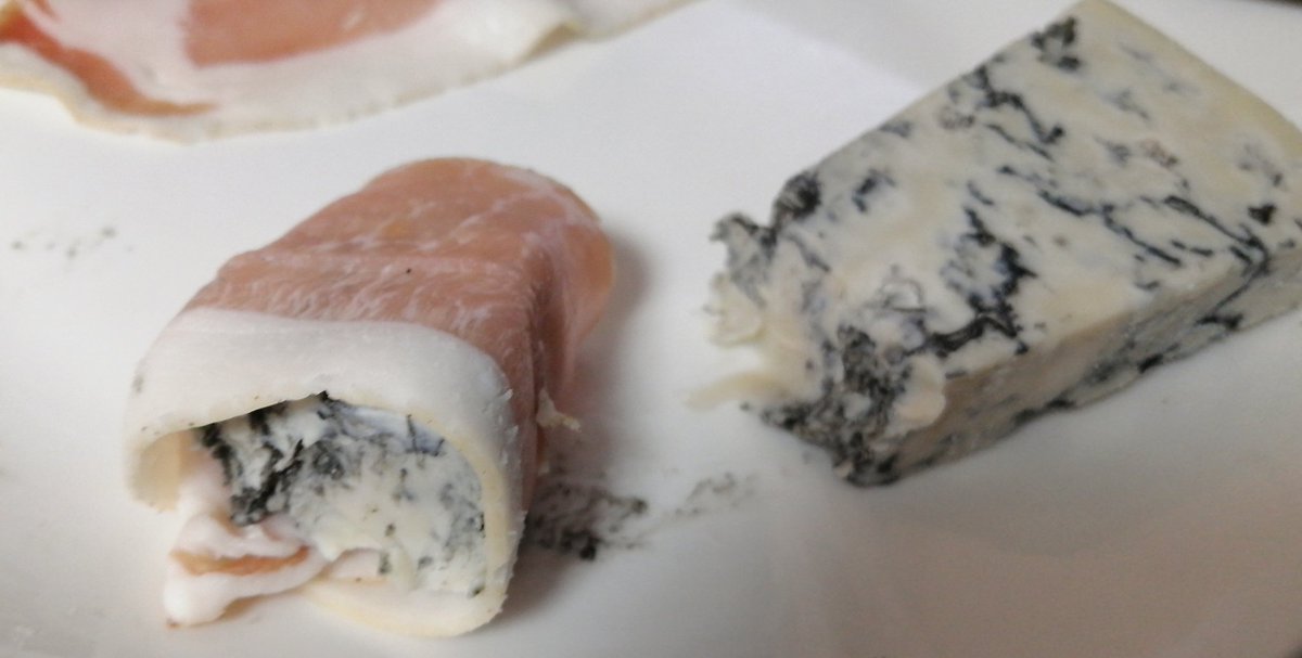 Kojikoji ぺぇすけ 燻製生ハムでブルーチーズを巻く 贅沢すぎる食べ方 Kojikoji ぺぇすけ 燻製生ハムでブルーチーズを巻く 贅沢すぎる食べ方