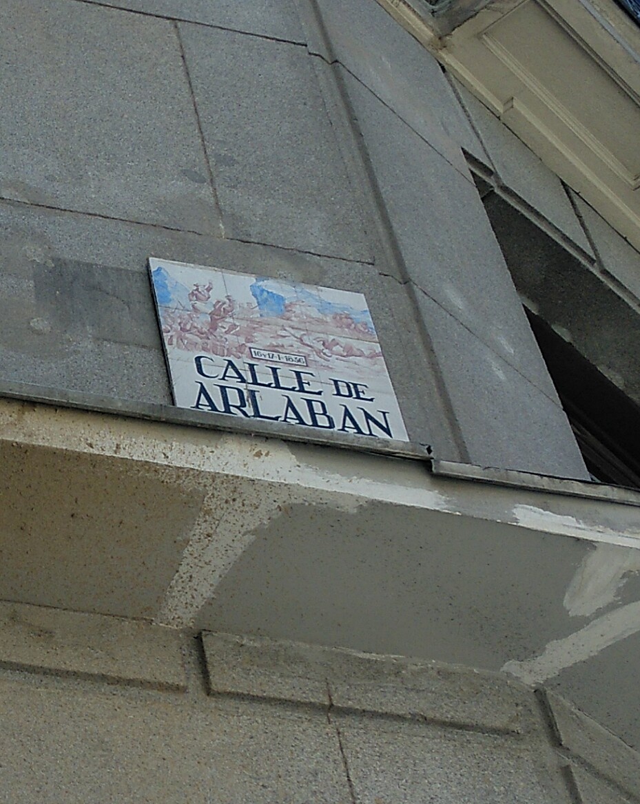RicardoBlancoS's tweet photo. Enfrente del megacomplejo de #Canalejas en #Madrid, la calle Arlabán se ha quedado completamente muerta y abandonada ☹️ https://t.co/z3p86iiLhY