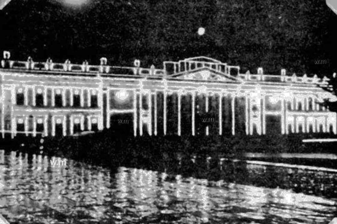 HistoriaFotBog's tweet photo. El Capitolio Nacional alumbrado para la época decembrina... Bogotà año 1915. https://t.co/dSMn4EXxfF
