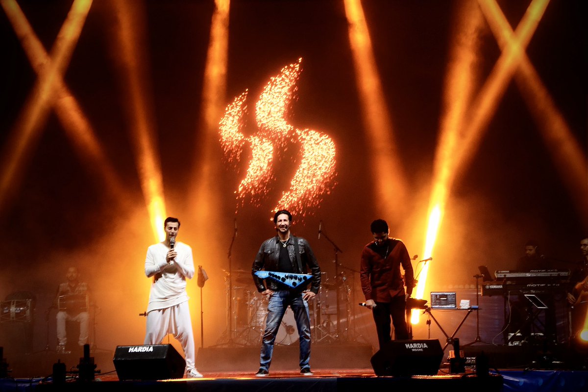 salim_merchant's tweet photo. Some more from last night in Jamnagar! One of our Big ones in 2019 https://t.co/gYxOOU0SEi