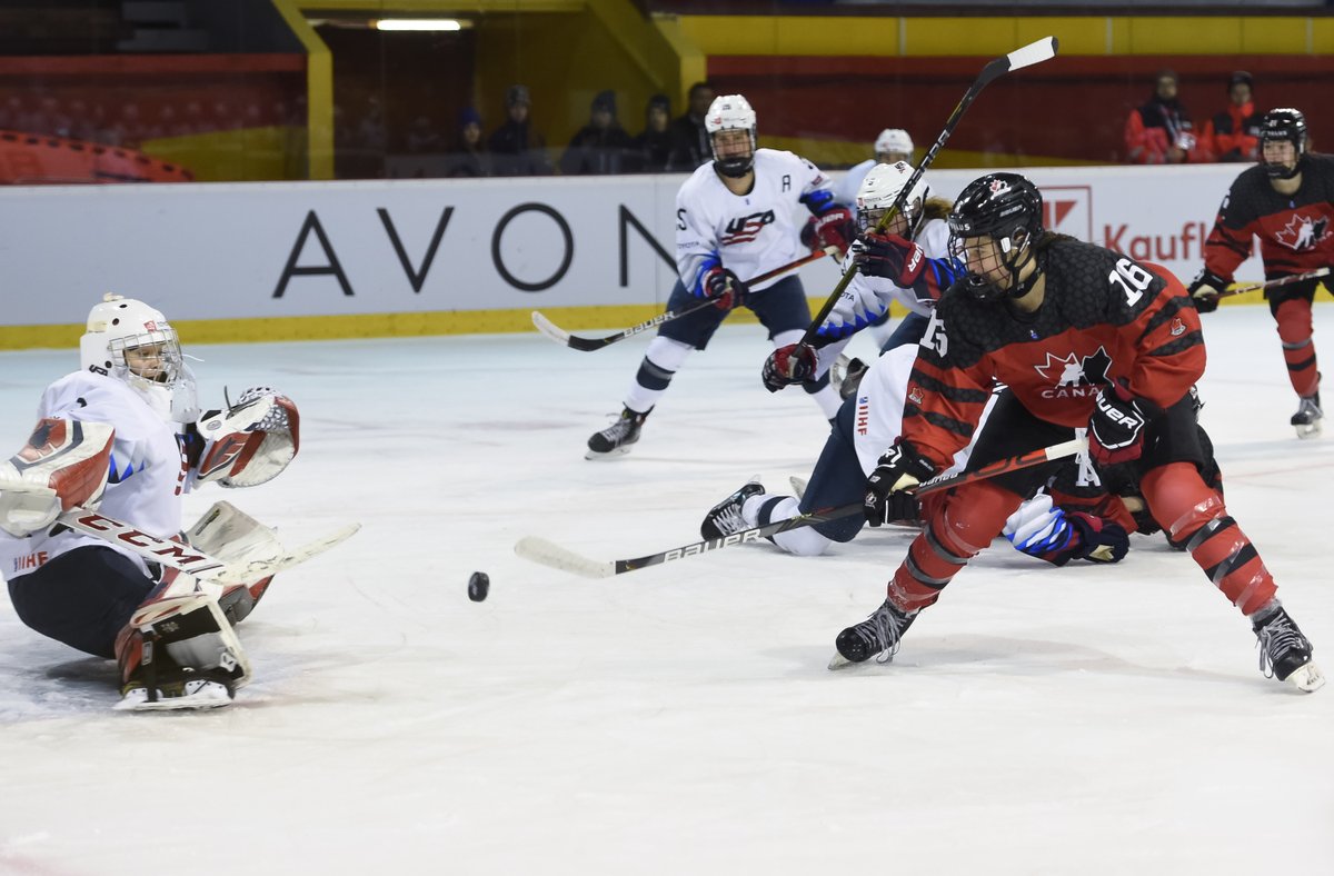 GAME OVER! 🇺🇸 scores late to pull within one, but Marianne Picard's goal stands up as the game winner as🇨🇦 holds on for a 2-1 victory.

📊 hc.hockey/WU181229vUSA

#U18WWC