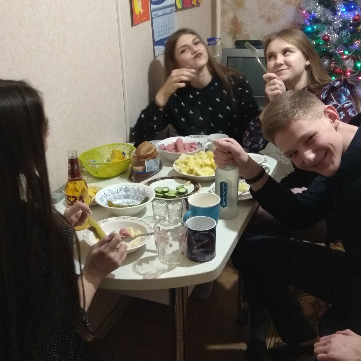 русский стол исус над нами задашь еще хоть вопрос и я позвоню твоей маме