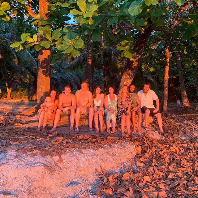 The Costa Rican Christmas Crew 🎄🌴🌿 #puravida #costarica #family #overandout