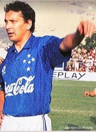 avozdtorceleste's tweet photo. Os nosos sentimentos ao jogador Eder Aleixo,campeão da Copa do Brasil de 1993 pelo @cruzeiro ,maior título da história do jogador,que ontem perdeu sua mãe dona Zilda.Que Deus conforte toda família. https://t.co/5YIzDSegYd