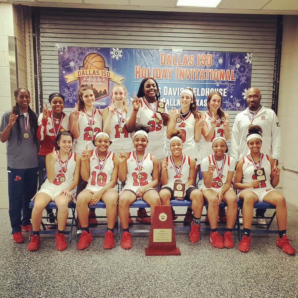 TaylorbeanC's tweet image. We made history tonight by being the first private school in 43 years to win The DISD HOLIDAY INVITATIONAL.

Way to compete against a tough South Oak Cliff team!!! 62 - 49

#outworkeveryone #jpiihsathletics #ladycardinals