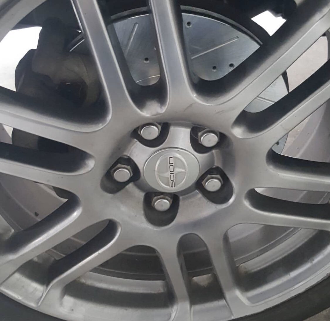 Detroit Axle tweet media