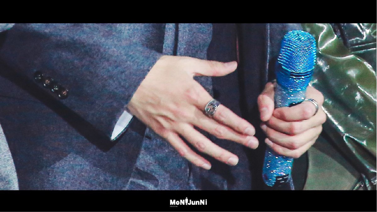 손에서 눈을 뗄수없는 짤 주인공 손이에요 아시조