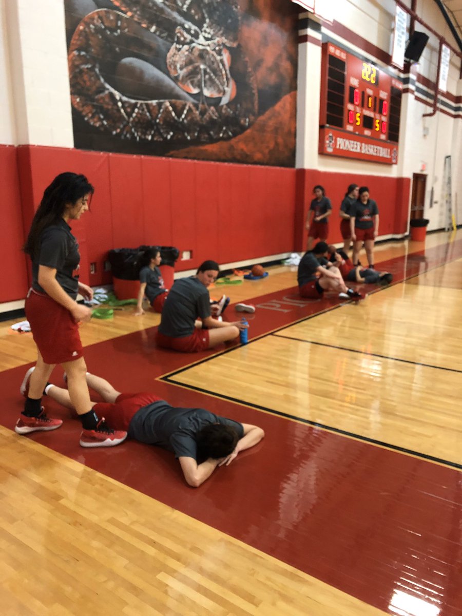DBack_GHoops's tweet photo. First day of practice after Christmas Break—survived and not one 🗑 had to be used. Champions working hard. #NotStaged #LotsOfSweat #WeDidIt #PlayingForWe #DistrictGoals https://t.co/lFiv02x8RQ