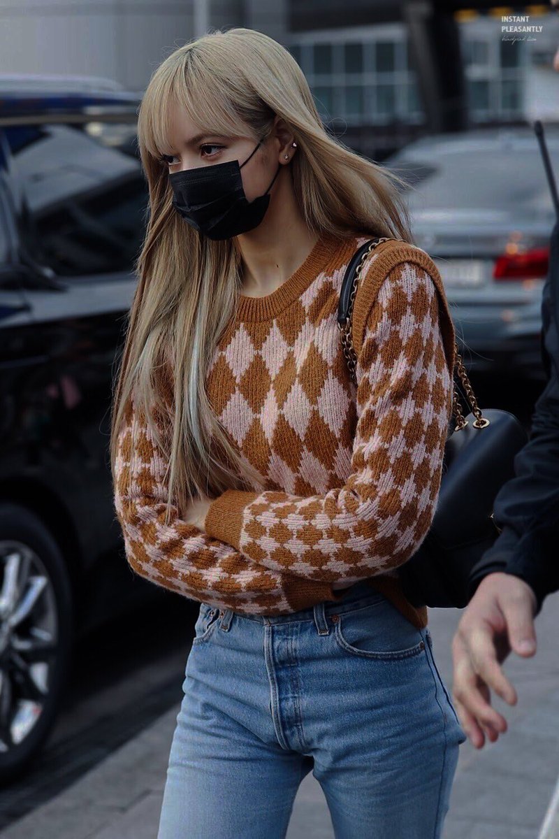 Lisa from blackpink (mostly) airport pics looking like movie stillsa thread;
